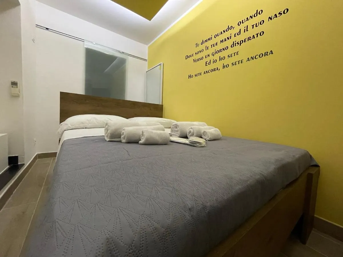 Yes I Know My Room - Mini Room Martiri Napoli 0*,