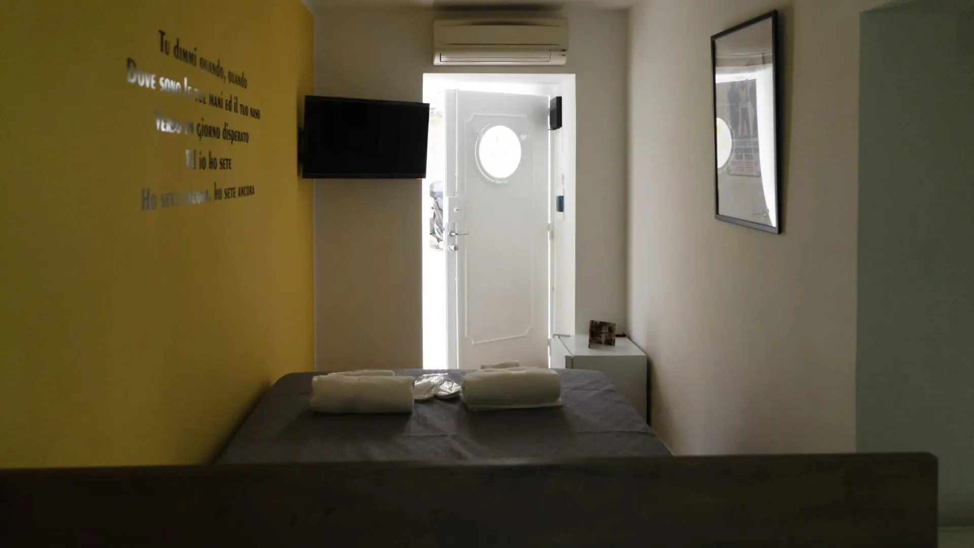 Yes I Know My Room - Mini Room Martiri Napoli